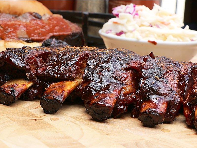 Baby Back Ribs mit Quitten-Barbecue-Sauce